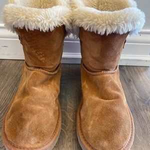 Brown colored winter/fall boots.